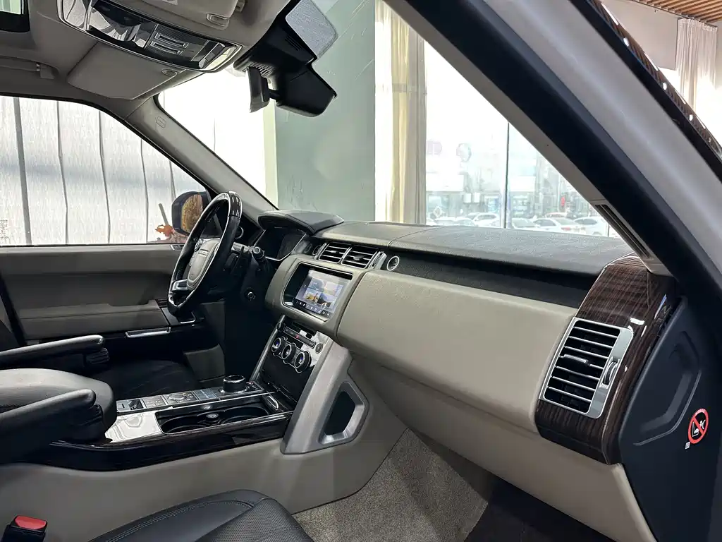 Land Rover Range Rover 2017 3.0 SC V6 Vogue LWB 2018 - thumbnail 5