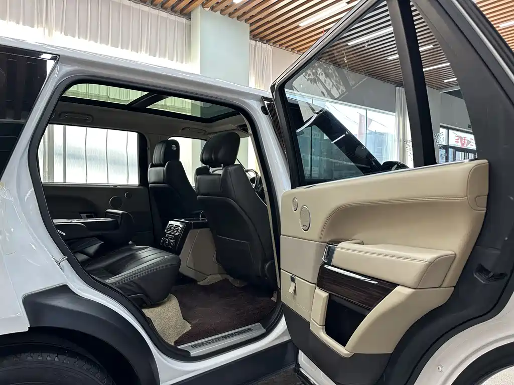 Land Rover Range Rover 2017 3.0 SC V6 Vogue LWB 2018 - thumbnail 13