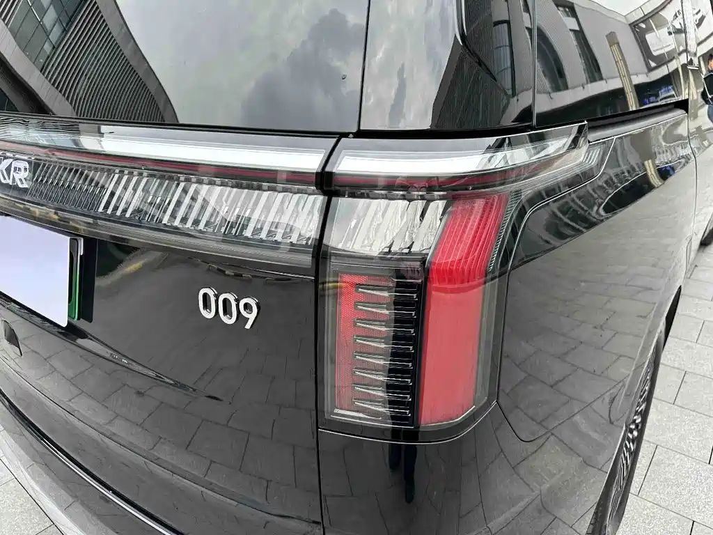 Zeekr Zeekr 009 2024 Model Seven-seat Aisle Version AWD 108kWh 2025 - thumbnail 4