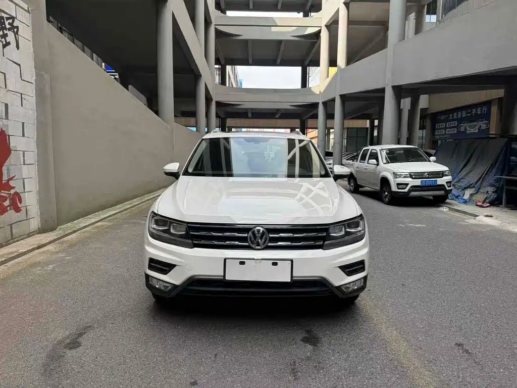 Volkswagen Volkswagen Tiguan L 2018 330TSI Automatic 2WD Luxury Edition 2019 - thumbnail 2