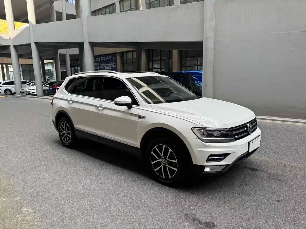 Volkswagen Volkswagen Tiguan L 2018 330TSI Automatic 2WD Luxury Edition 2019 - thumbnail 3