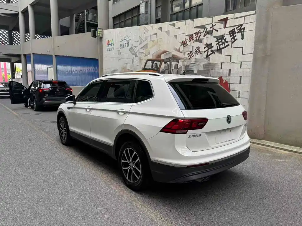 Volkswagen Volkswagen Tiguan L 2018 330TSI Automatic 2WD Luxury Edition 2019 - thumbnail 4