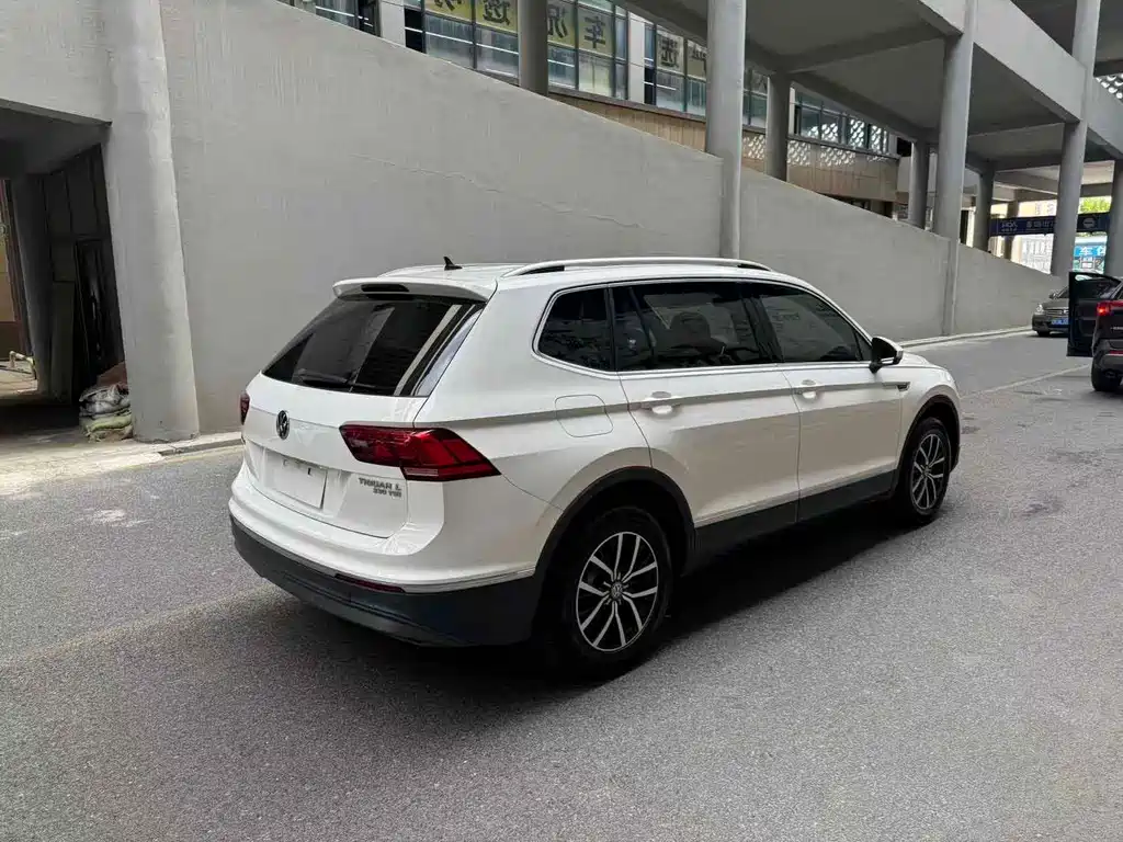 Volkswagen Volkswagen Tiguan L 2018 330TSI Automatic 2WD Luxury Edition 2019 - thumbnail 5