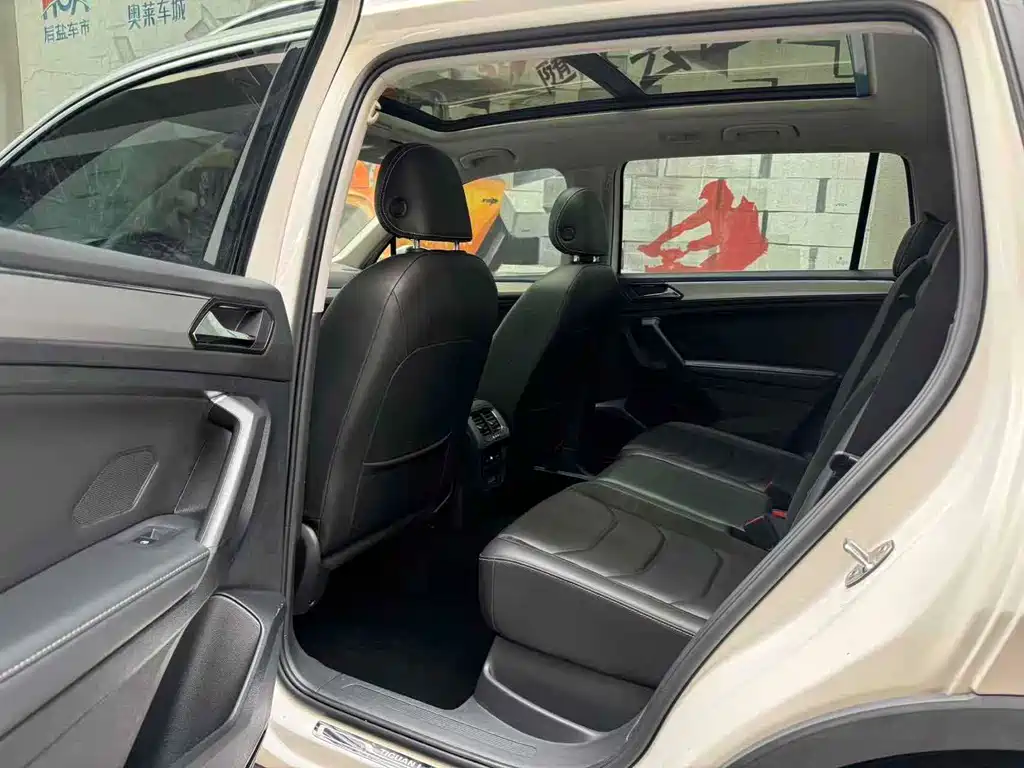 Volkswagen Volkswagen Tiguan L 2018 330TSI Automatic 2WD Luxury Edition 2019 - thumbnail 8