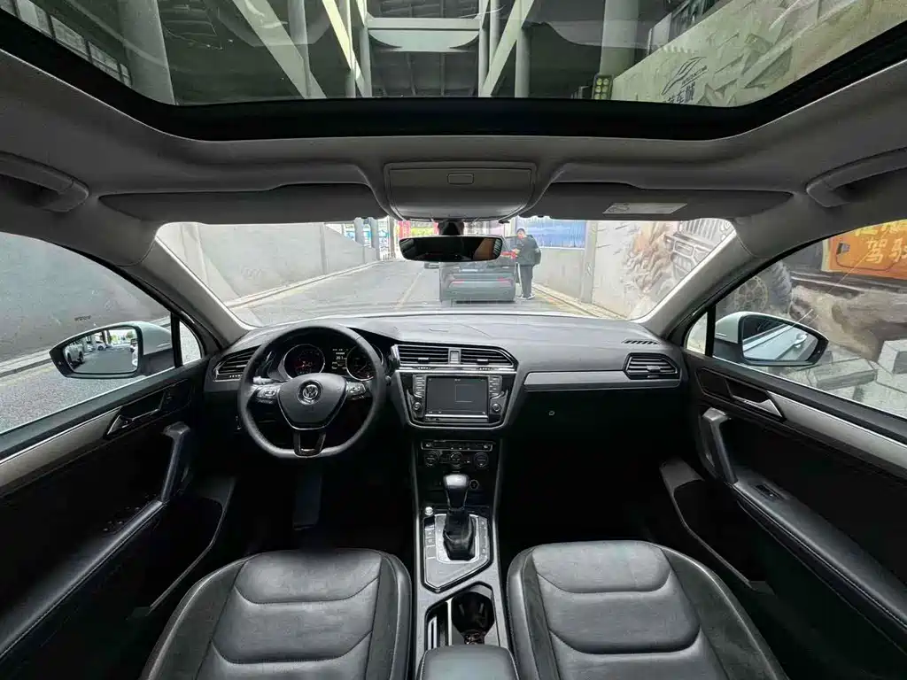 Volkswagen Volkswagen Tiguan L 2018 330TSI Automatic 2WD Luxury Edition 2019 - thumbnail 9