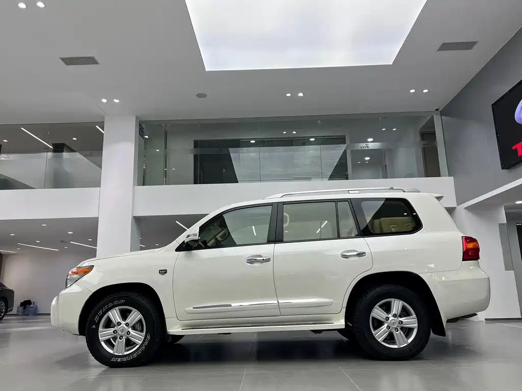 Toyota Land Cruiser 2015 4.6L V8 Middle East Limited Edition 2017 - thumbnail 4