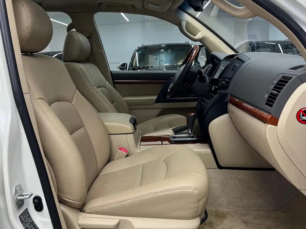 Toyota Land Cruiser 2015 4.6L V8 Middle East Limited Edition 2017 - thumbnail 16