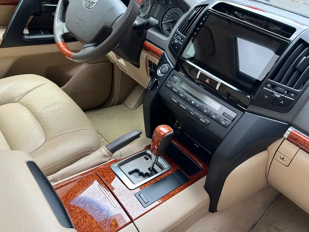 Toyota Land Cruiser 2015 4.6L V8 Middle East Limited Edition 2017 - thumbnail 19