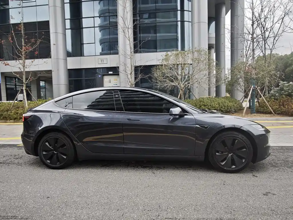Tesla Model 3 2023 Rear-Wheel Drive 2024 - thumbnail 4