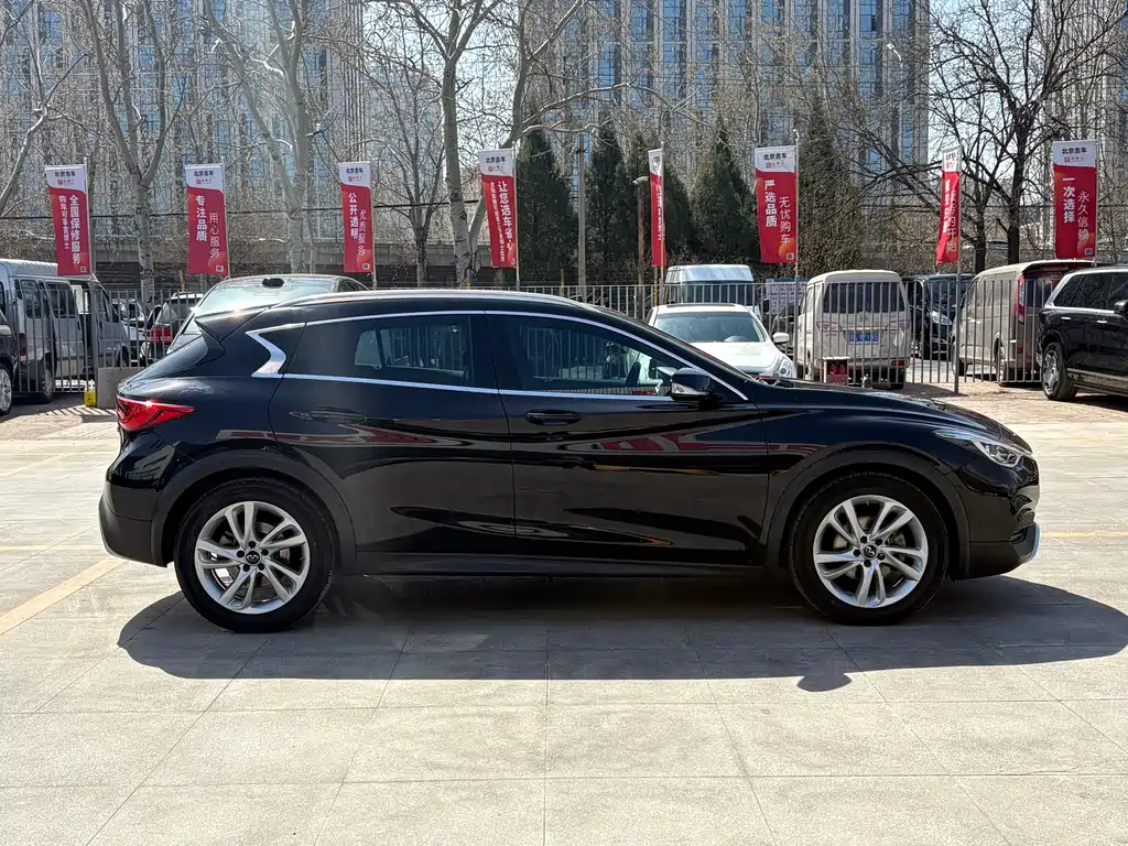 Infiniti Infiniti QX30 2017 1.6T FWD Fashion Edition 2017 - thumbnail 4