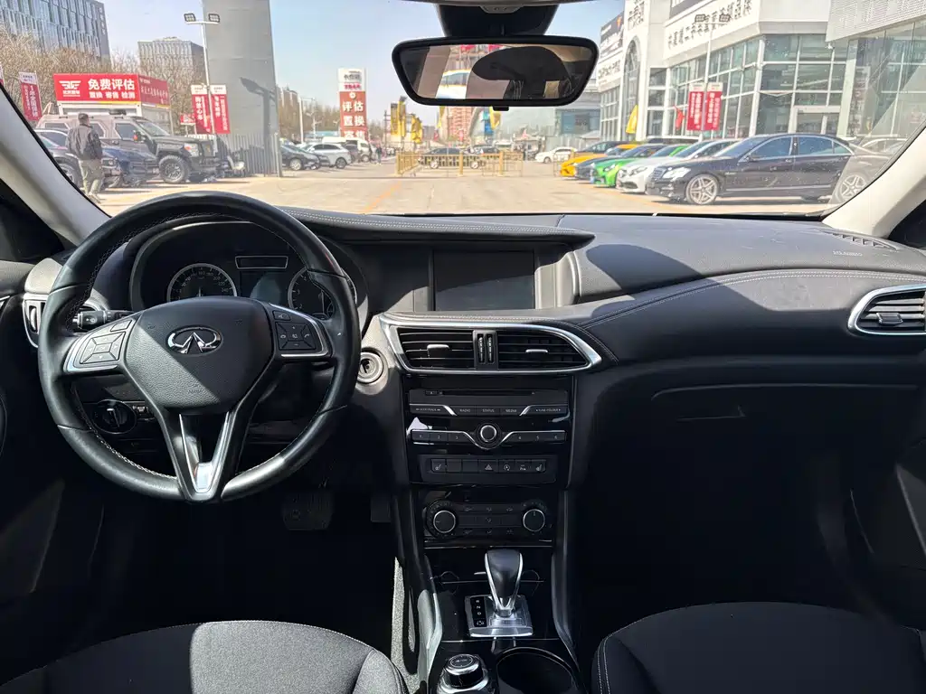 Infiniti Infiniti QX30 2017 1.6T FWD Fashion Edition 2017 - thumbnail 11