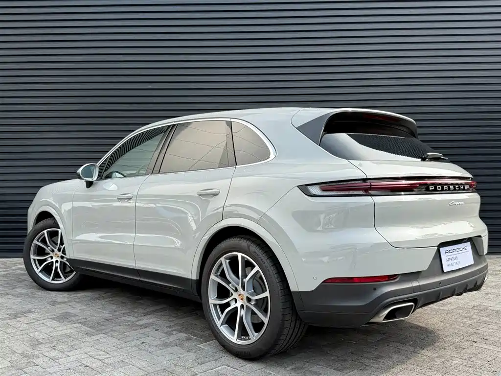 Porsche Porsche Cayenne 2025 Model Year 3.0T Dream Chaser Edition 2025 - thumbnail 2