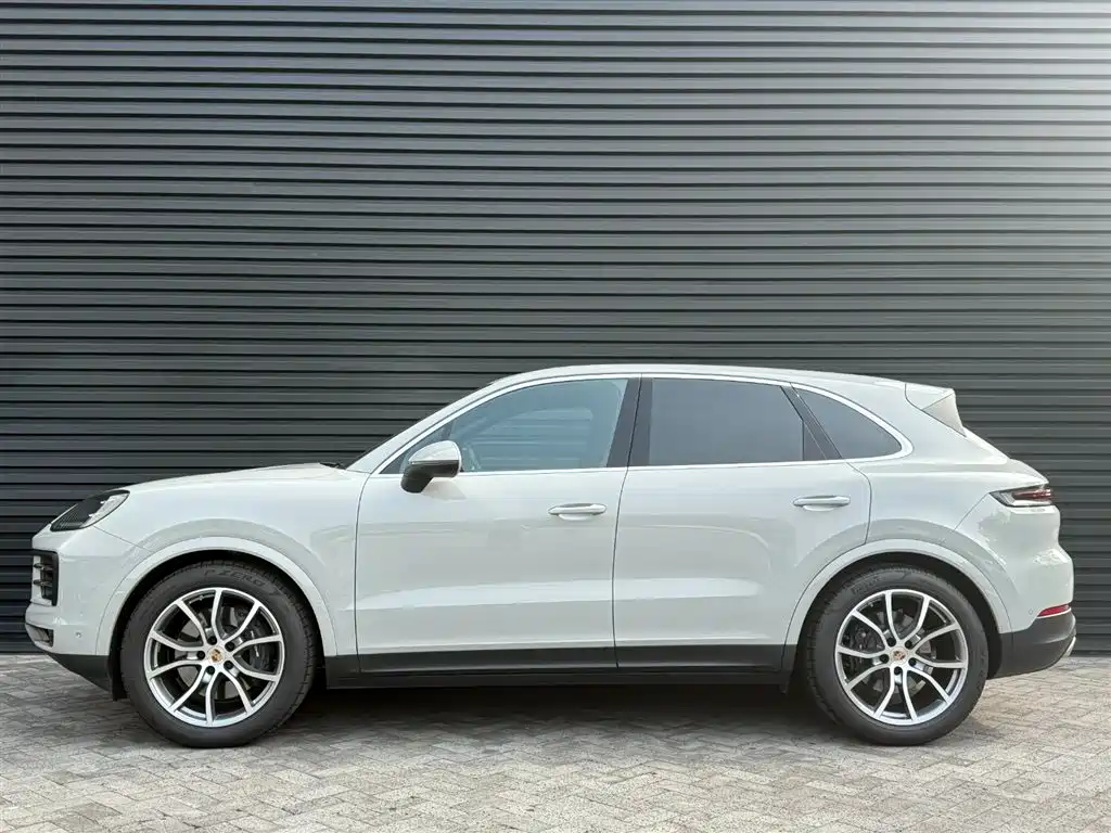 Porsche Porsche Cayenne 2025 Model Year 3.0T Dream Chaser Edition 2025 - thumbnail 3
