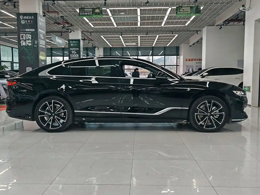 Lantu Automobile Lantu Zhui Guang 2024 PHEV AWD Ultra Long Range Flagship Edition 2023 - thumbnail 5