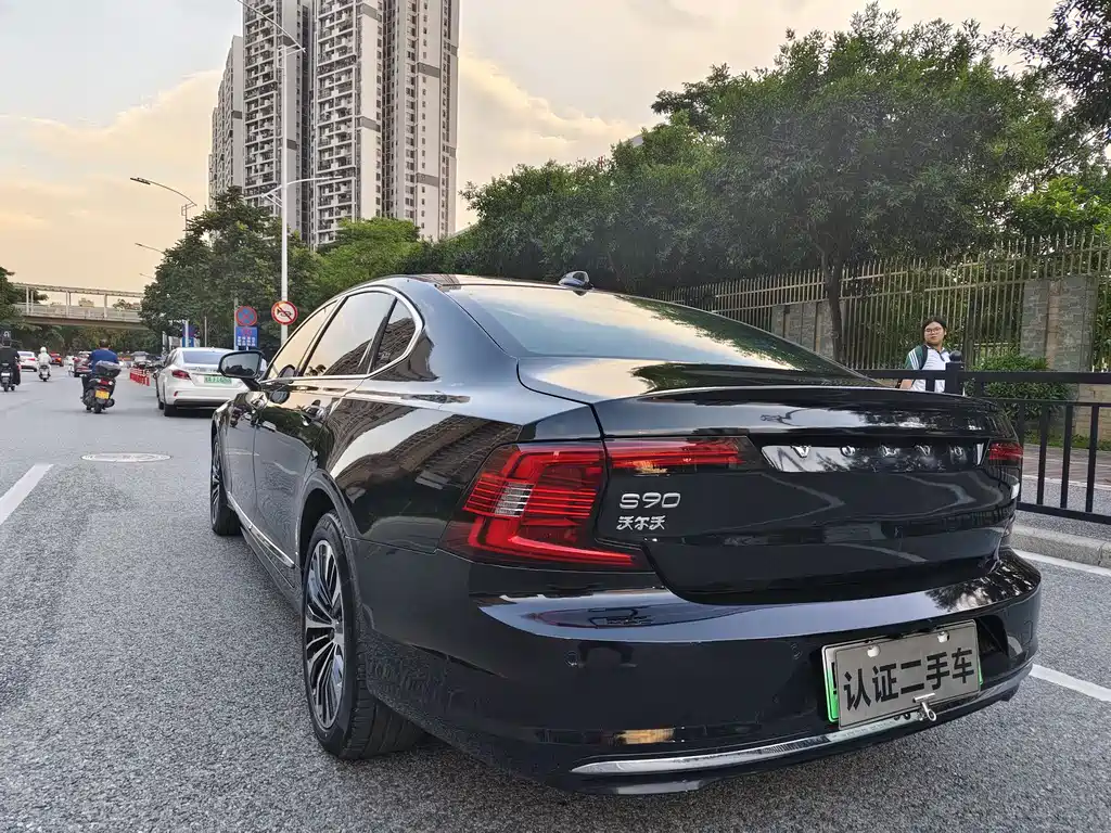 Volvo Volvo S90 Plug-in Hybrid 2023 T8 Plug-in Hybrid AWD Long Range Comfort Luxury Edition 2023 - thumbnail 2