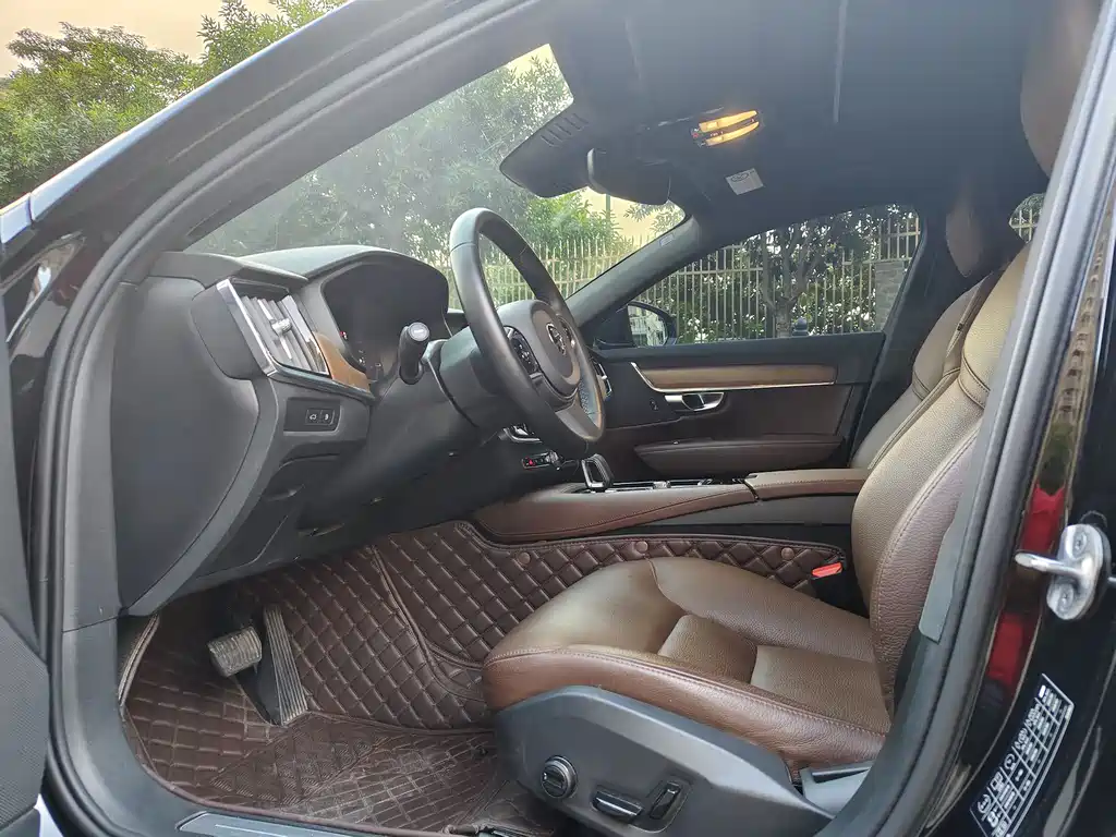 Volvo Volvo S90 Plug-in Hybrid 2023 T8 Plug-in Hybrid AWD Long Range Comfort Luxury Edition 2023 - thumbnail 9