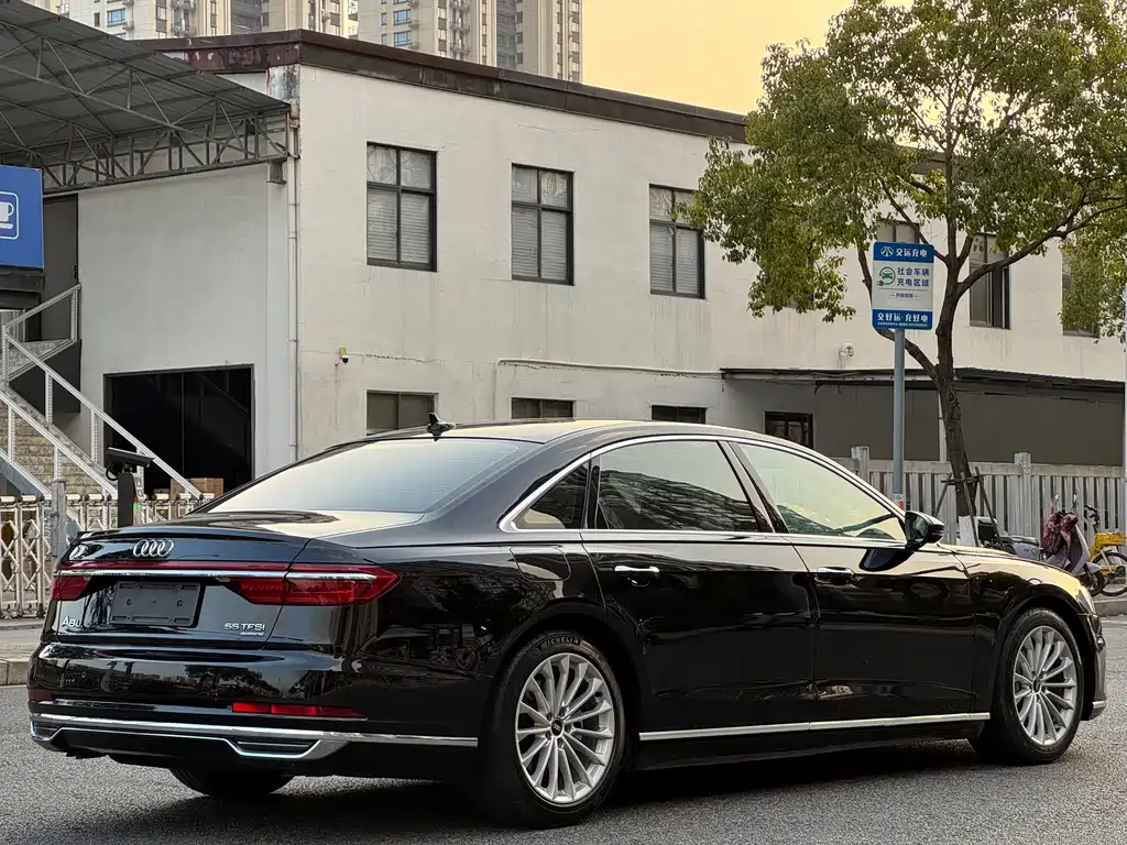 Audi Audi A8 2022 A8L 50 TFSI quattro Comfort Edition 2022 - thumbnail 4
