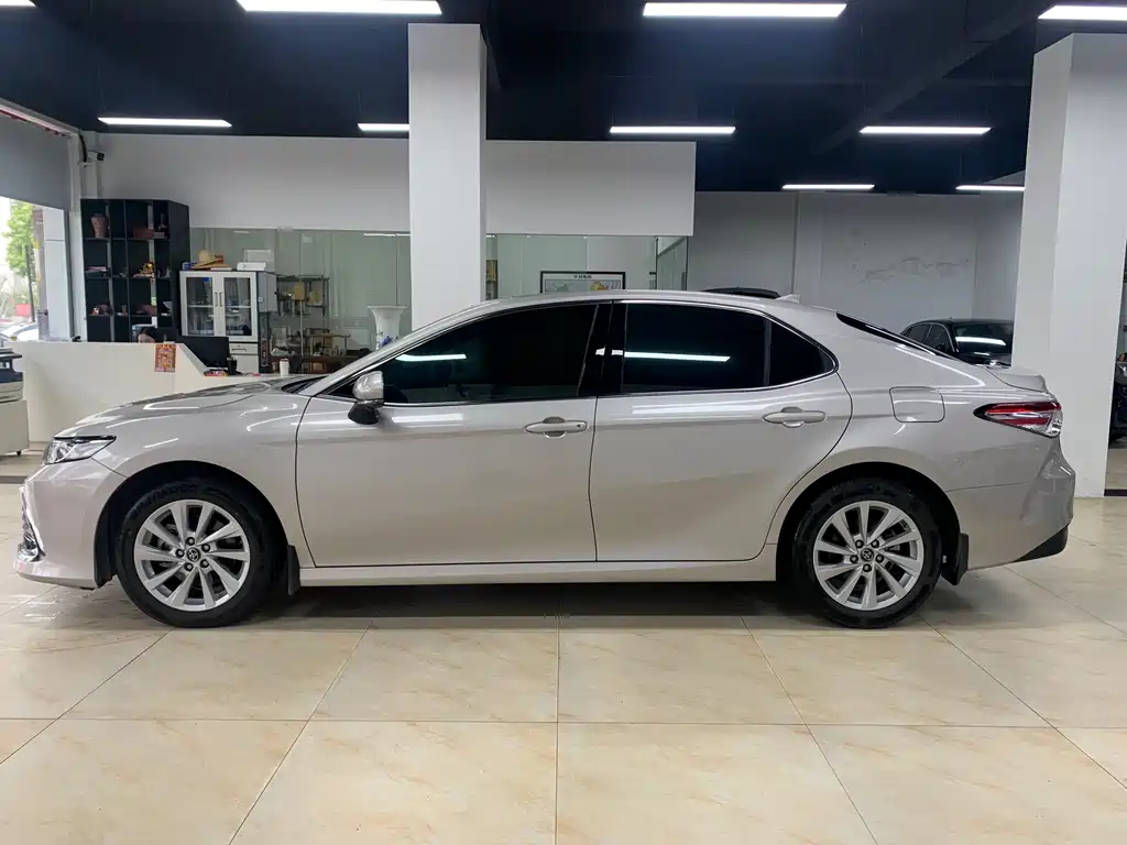 Toyota Toyota Camry 2023 2.0GVP Leading Edition 2023 - thumbnail 6