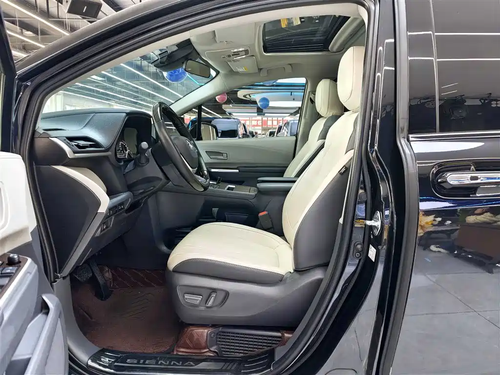 Toyota Toyota Sienna 2023 2.5L Hybrid Comfort Edition 2024 - thumbnail 4