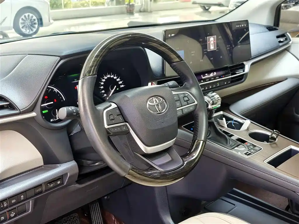 Toyota Toyota Sienna 2023 2.5L Hybrid Comfort Edition 2024 - thumbnail 5