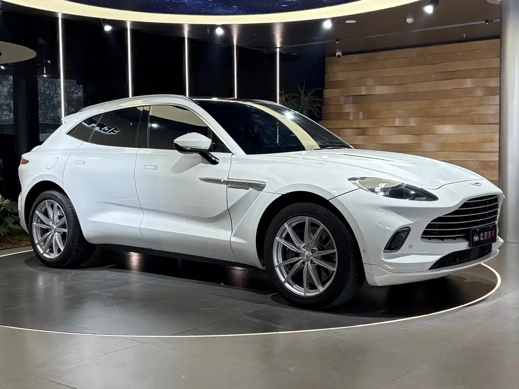 Aston Martin Aston Martin DBX 2023 3.0T Straight-Six 2022 - thumbnail 3