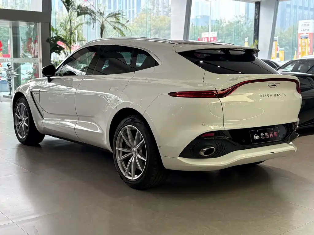 Aston Martin Aston Martin DBX 2023 3.0T Straight-Six 2022 - thumbnail 5