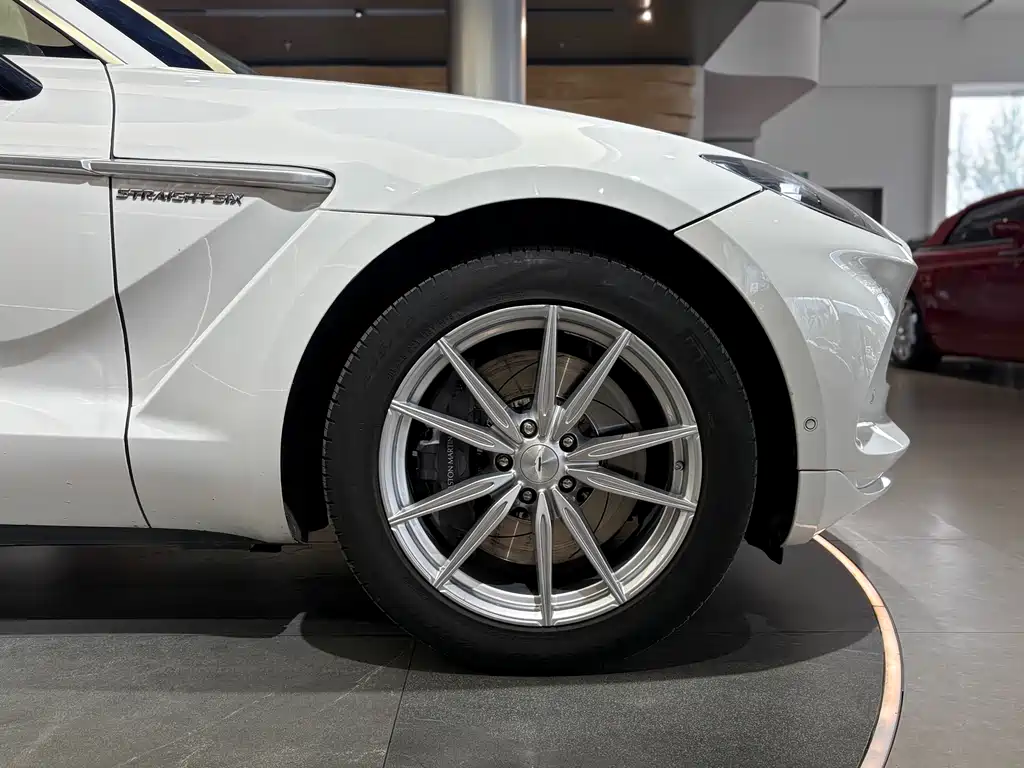 Aston Martin Aston Martin DBX 2023 3.0T Straight-Six 2022 - thumbnail 9