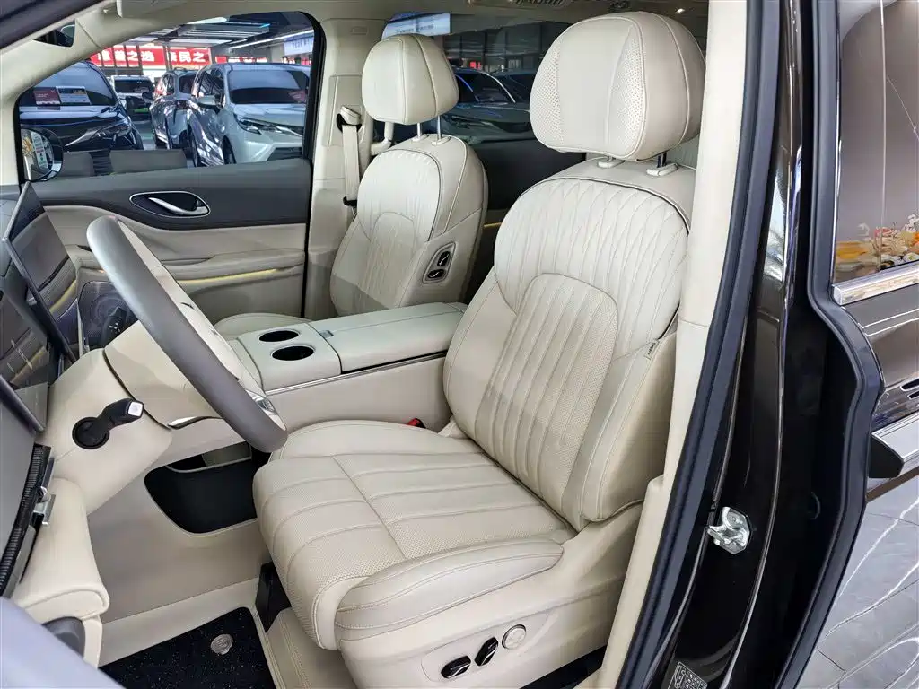 Lantu Automobile Lantu Dreamer 2025 PHEV AWD Flagship Kunpeng Edition 2026 - thumbnail 5