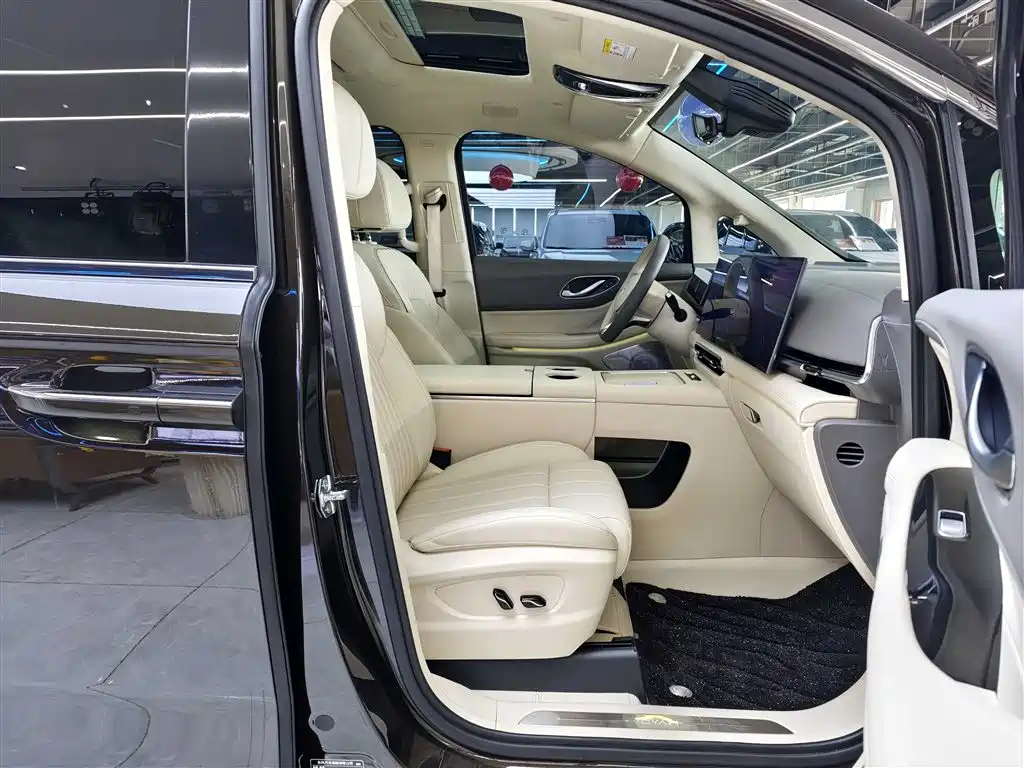 Lantu Automobile Lantu Dreamer 2025 PHEV AWD Flagship Kunpeng Edition 2026 - thumbnail 7