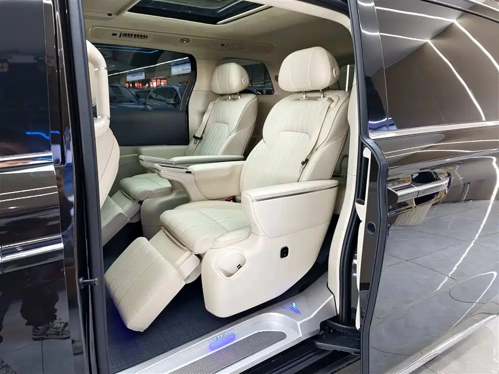 Lantu Automobile Lantu Dreamer 2025 PHEV AWD Flagship Kunpeng Edition 2026 - thumbnail 11