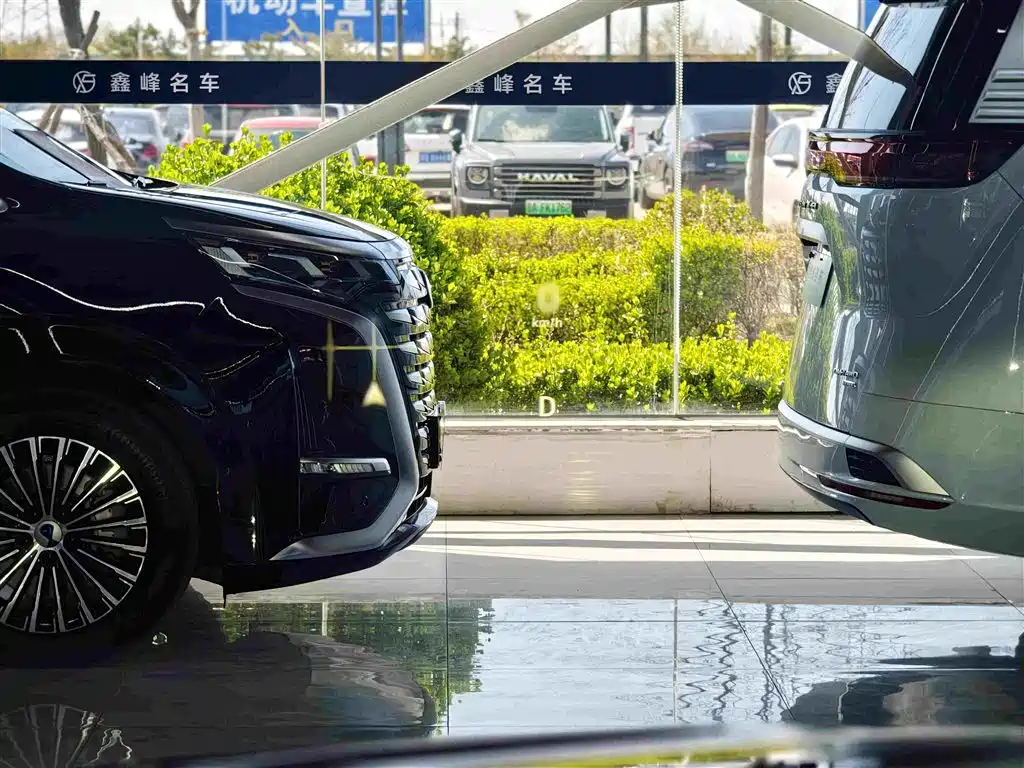 Lantu Automobile Lantu Dreamer 2025 PHEV AWD Flagship Kunpeng Edition 2026 - thumbnail 13