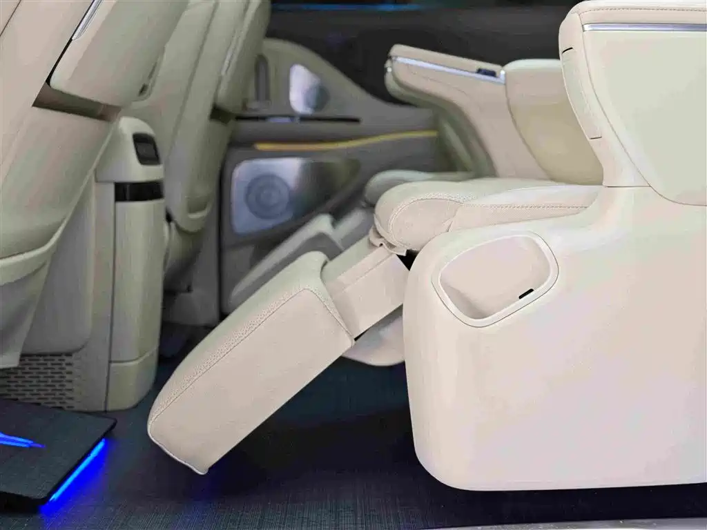 Lantu Automobile Lantu Dreamer 2025 PHEV AWD Flagship Kunpeng Edition 2026 - thumbnail 23