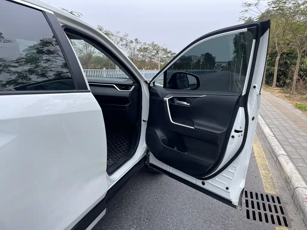 Toyota Venza 2023 2.0L CVT FWD City Edition 2023 - thumbnail 12