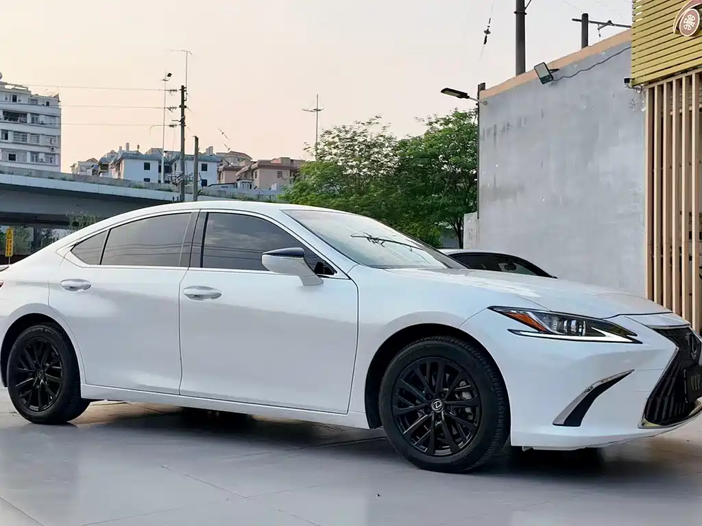 Lexus Lexus ES 2022 300h Premier Edition 2024 - thumbnail 3