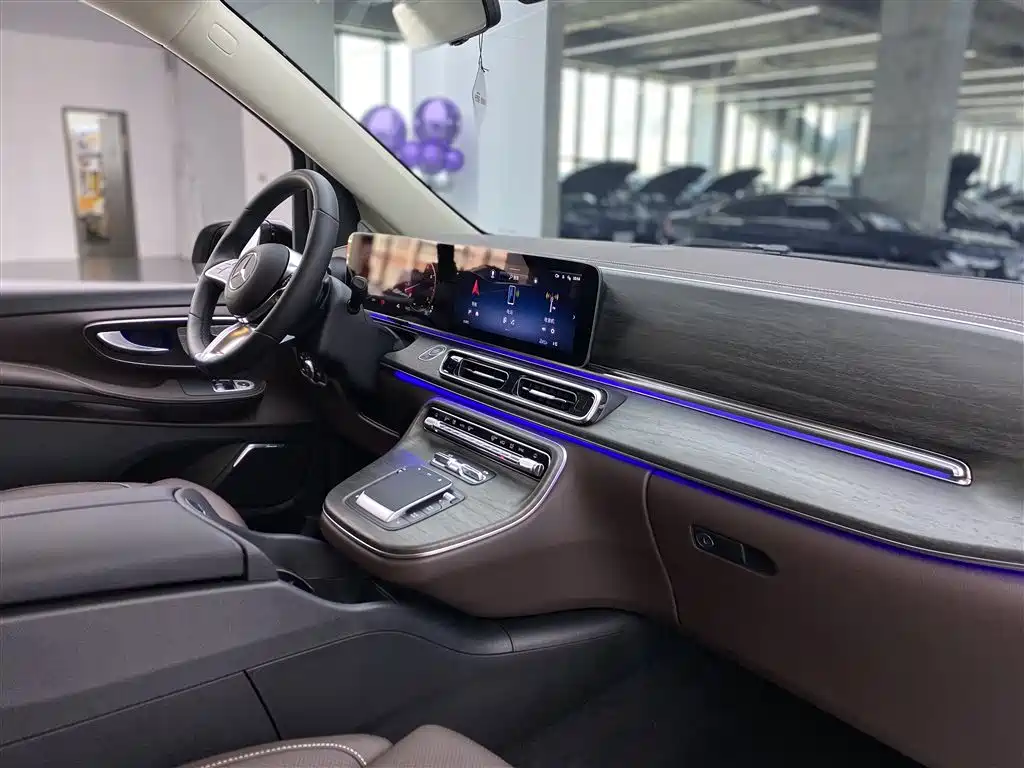 Mercedes-Benz Mercedes-Benz V-Class 2024 V 300 L Long Wheelbase Luxury Edition 2025 - thumbnail 8