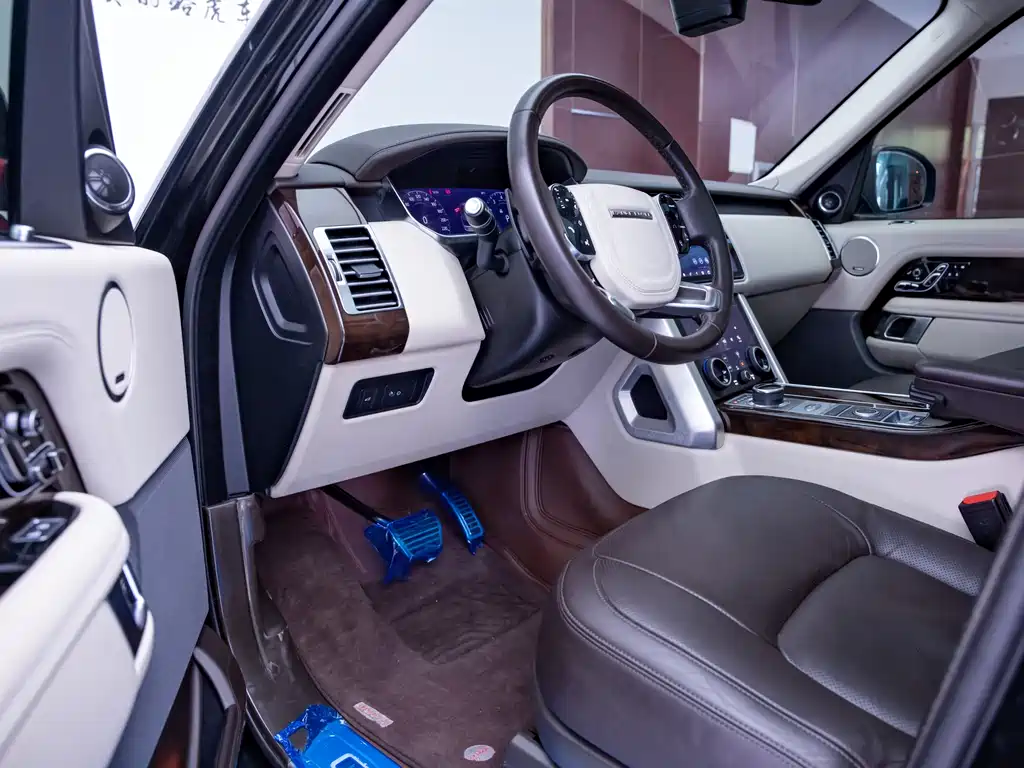 Land Rover Range Rover 2022 3.0 L6 400PS Vogue Long Classic Edition 2022 - thumbnail 6