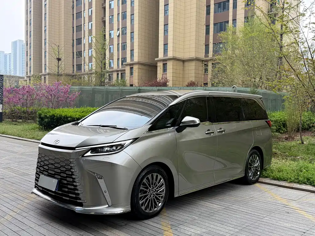 Lexus Lexus LM 300h Six-Seat Executive Edition 2026 - thumbnail 2