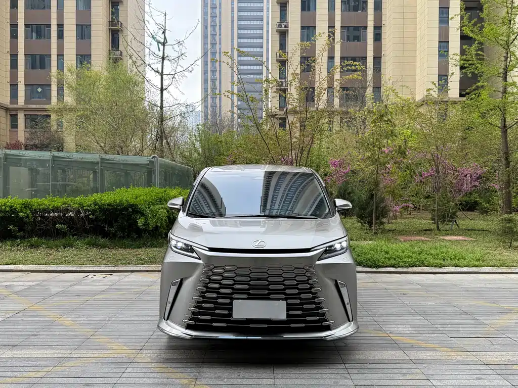 Lexus Lexus LM 300h Six-Seat Executive Edition 2026 - thumbnail 3