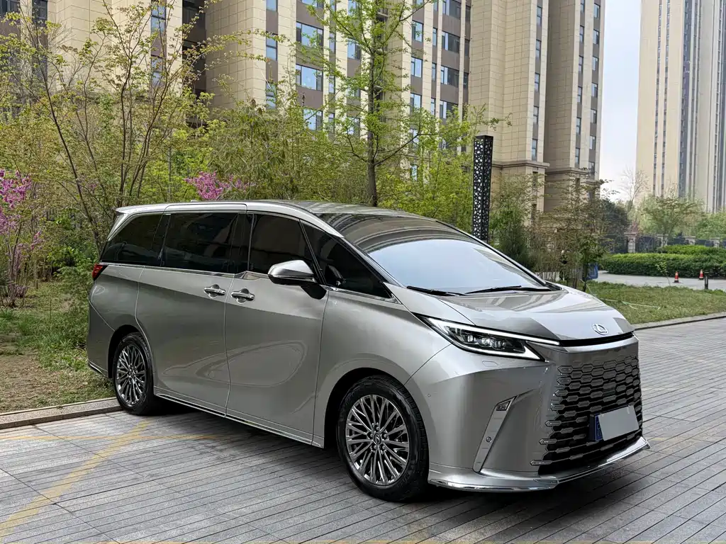 Lexus Lexus LM 300h Six-Seat Executive Edition 2026 - thumbnail 4