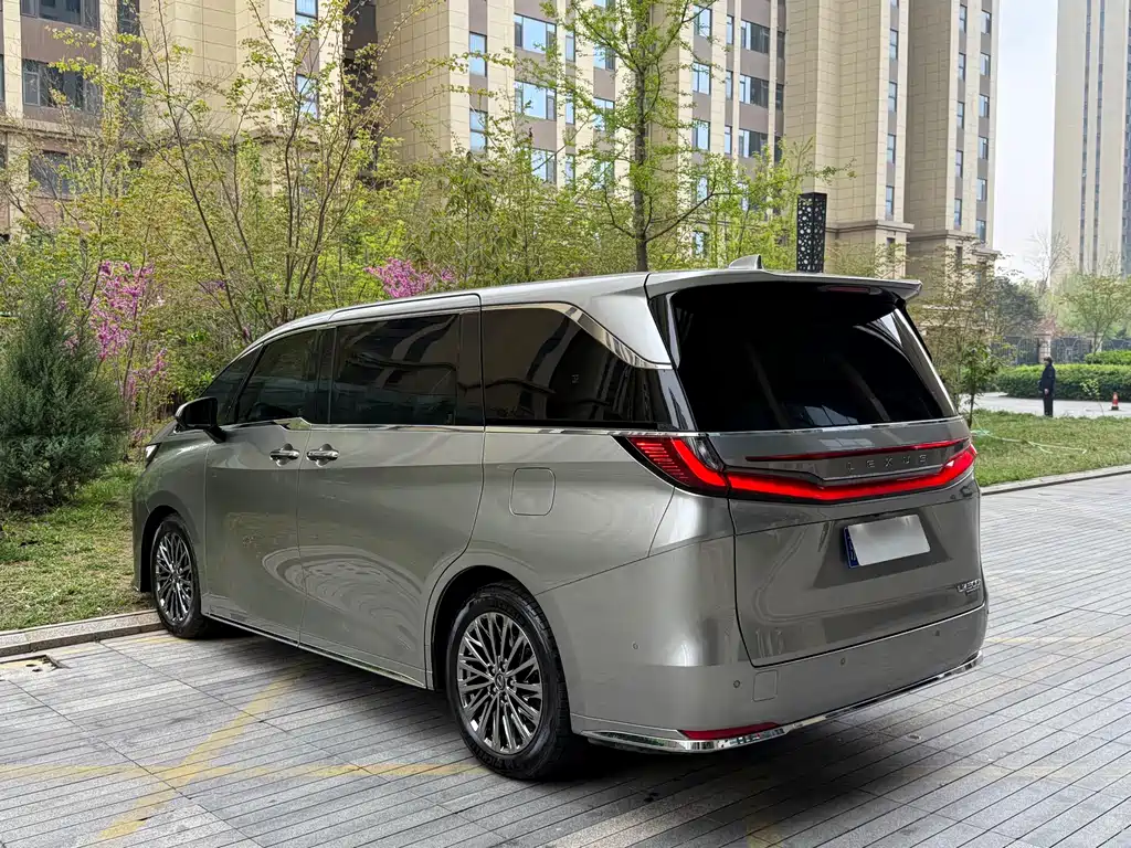 Lexus Lexus LM 300h Six-Seat Executive Edition 2026 - thumbnail 5