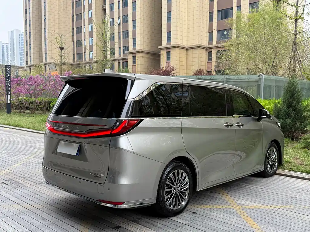 Lexus Lexus LM 300h Six-Seat Executive Edition 2026 - thumbnail 7