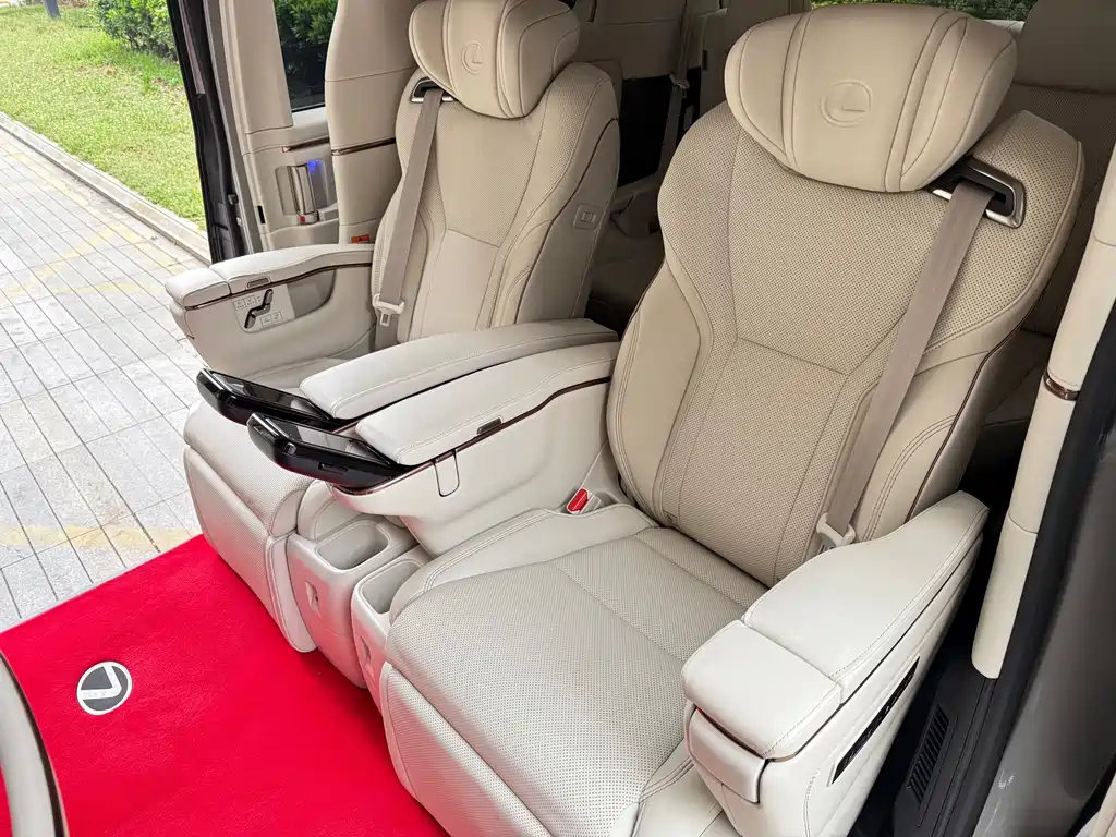 Lexus Lexus LM 300h Six-Seat Executive Edition 2026 - thumbnail 11