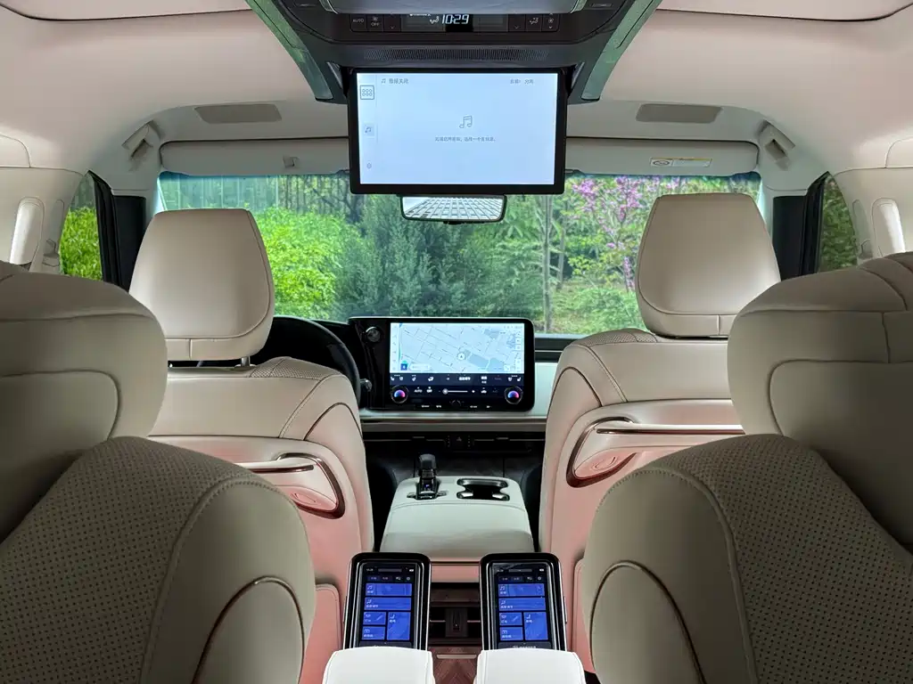 Lexus Lexus LM 300h Six-Seat Executive Edition 2026 - thumbnail 17