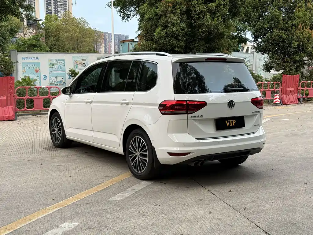 Volkswagen Volkswagen Touran 2016 Touran L 330TSI DSG Luxury Edition 2016 - thumbnail 2