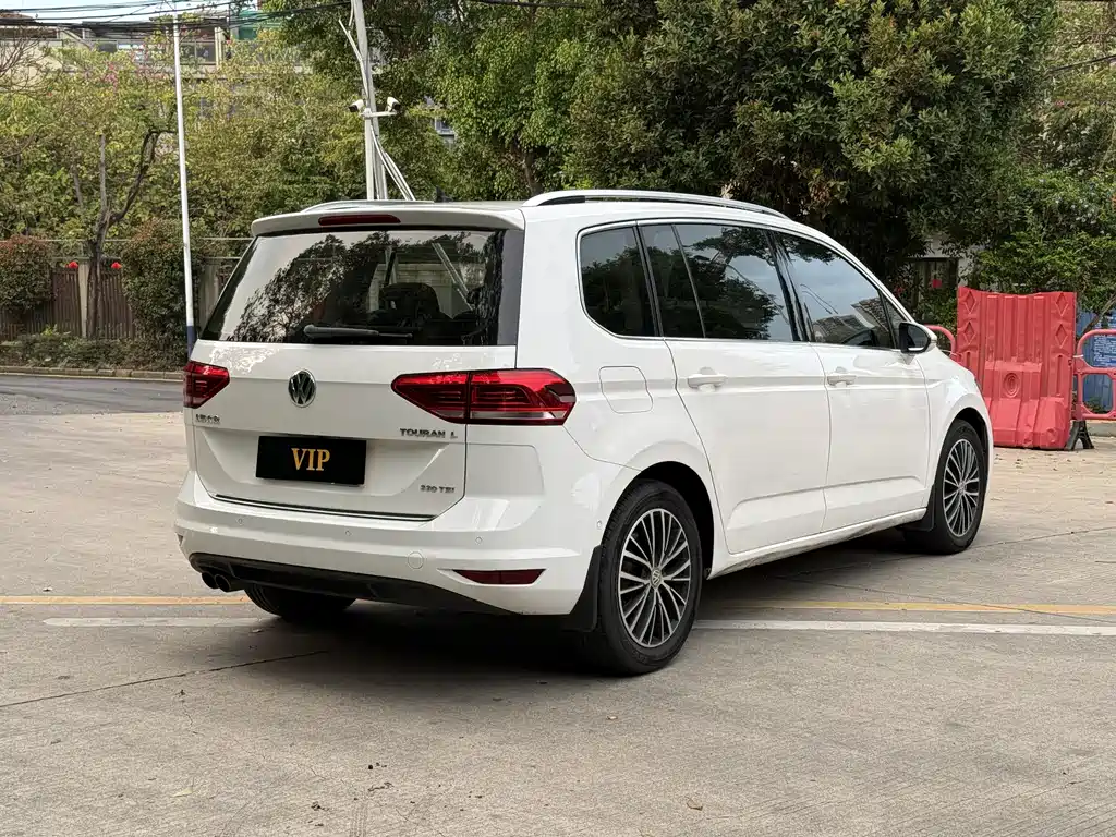 Volkswagen Volkswagen Touran 2016 Touran L 330TSI DSG Luxury Edition 2016 - thumbnail 4