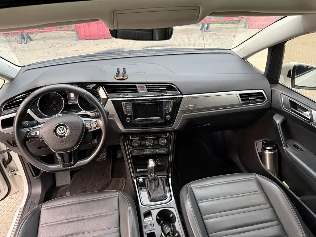 Volkswagen Volkswagen Touran 2016 Touran L 330TSI DSG Luxury Edition 2016 - thumbnail 9