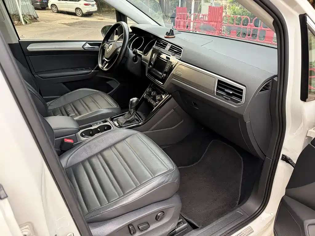 Volkswagen Volkswagen Touran 2016 Touran L 330TSI DSG Luxury Edition 2016 - thumbnail 11