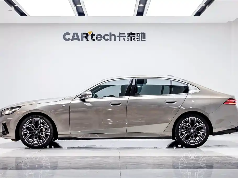 BMW BMW 5 Series 2024 530Li Luxury Sedan M Sport Package 2024 - thumbnail 3
