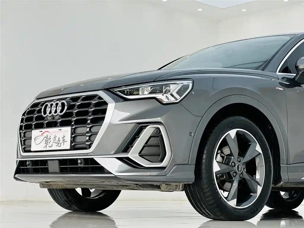 Audi Audi Q3 2021 35 TFSI Fashion Dynamic Model 2021 - thumbnail 8