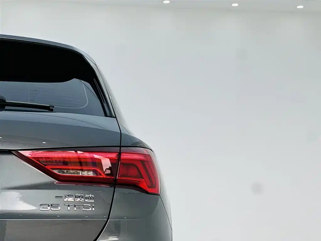 Audi Audi Q3 2021 35 TFSI Fashion Dynamic Model 2021 - thumbnail 11